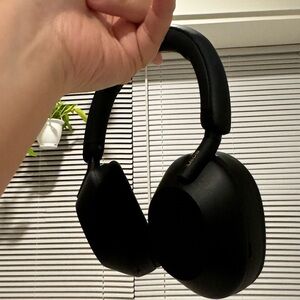 WH-1000XM5 Wireless Industry Leading Noise Canceling Headphones | Black